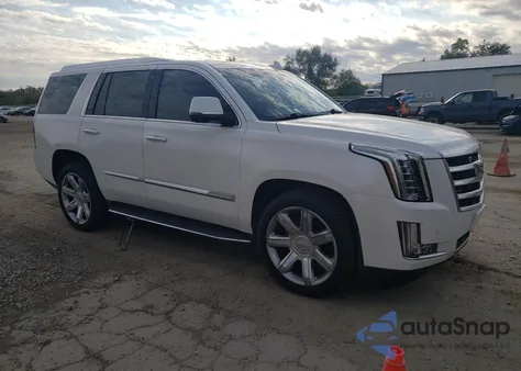 2016 Cadillac Escalade Luxury z USA, uszkodzony, nr VIN 1GYS4BKJ0GR180157